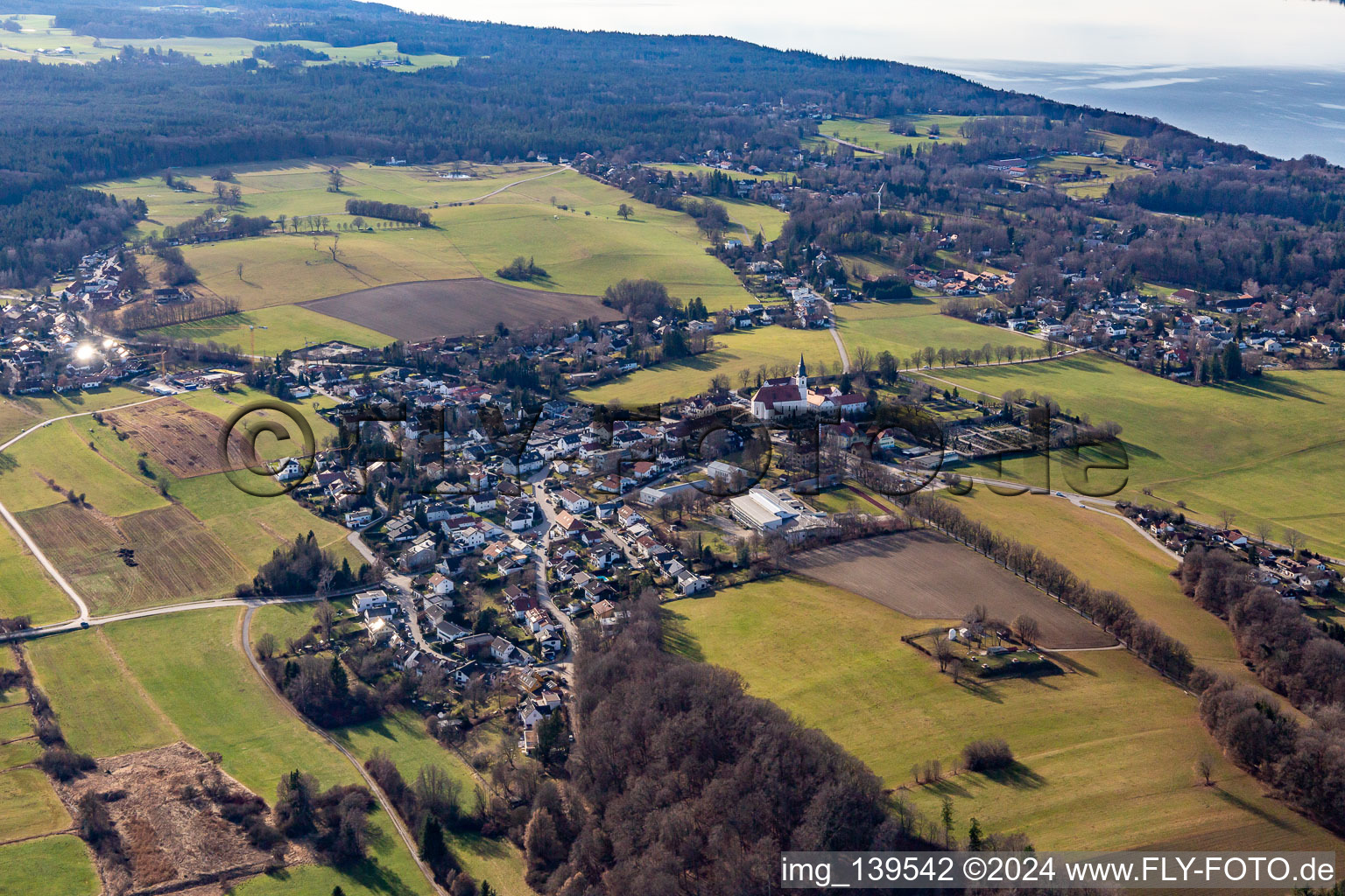 Vue aérienne de Du nord à le quartier Aufkirchen in Berg dans le département Bavière, Allemagne