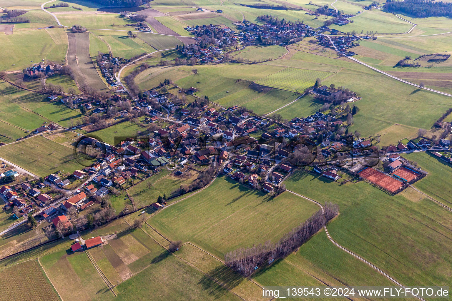 Vue aérienne de Du nord à le quartier Farchach in Berg dans le département Bavière, Allemagne