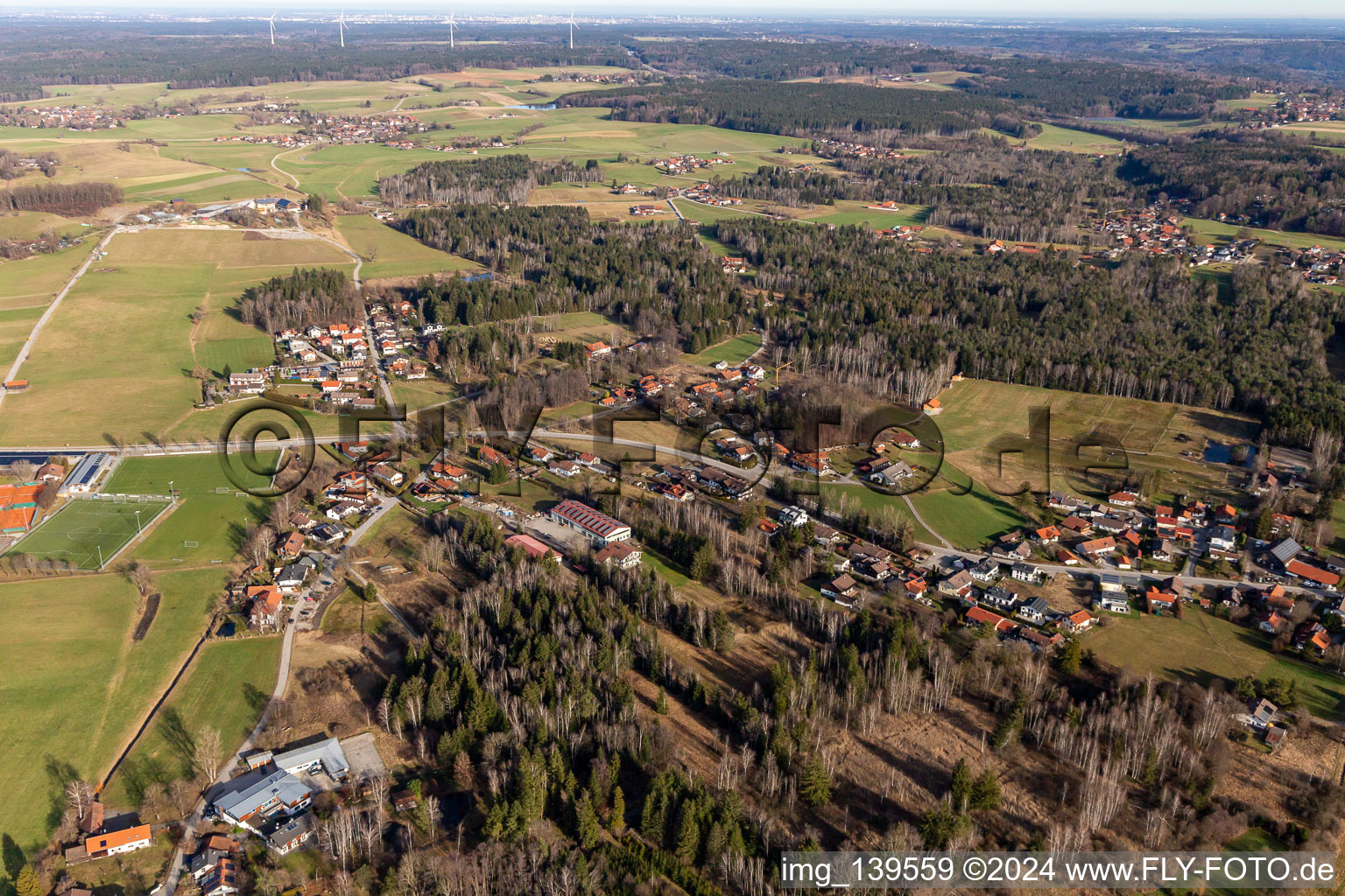 Vue aérienne de Quartier Höhenrain in Berg dans le département Bavière, Allemagne