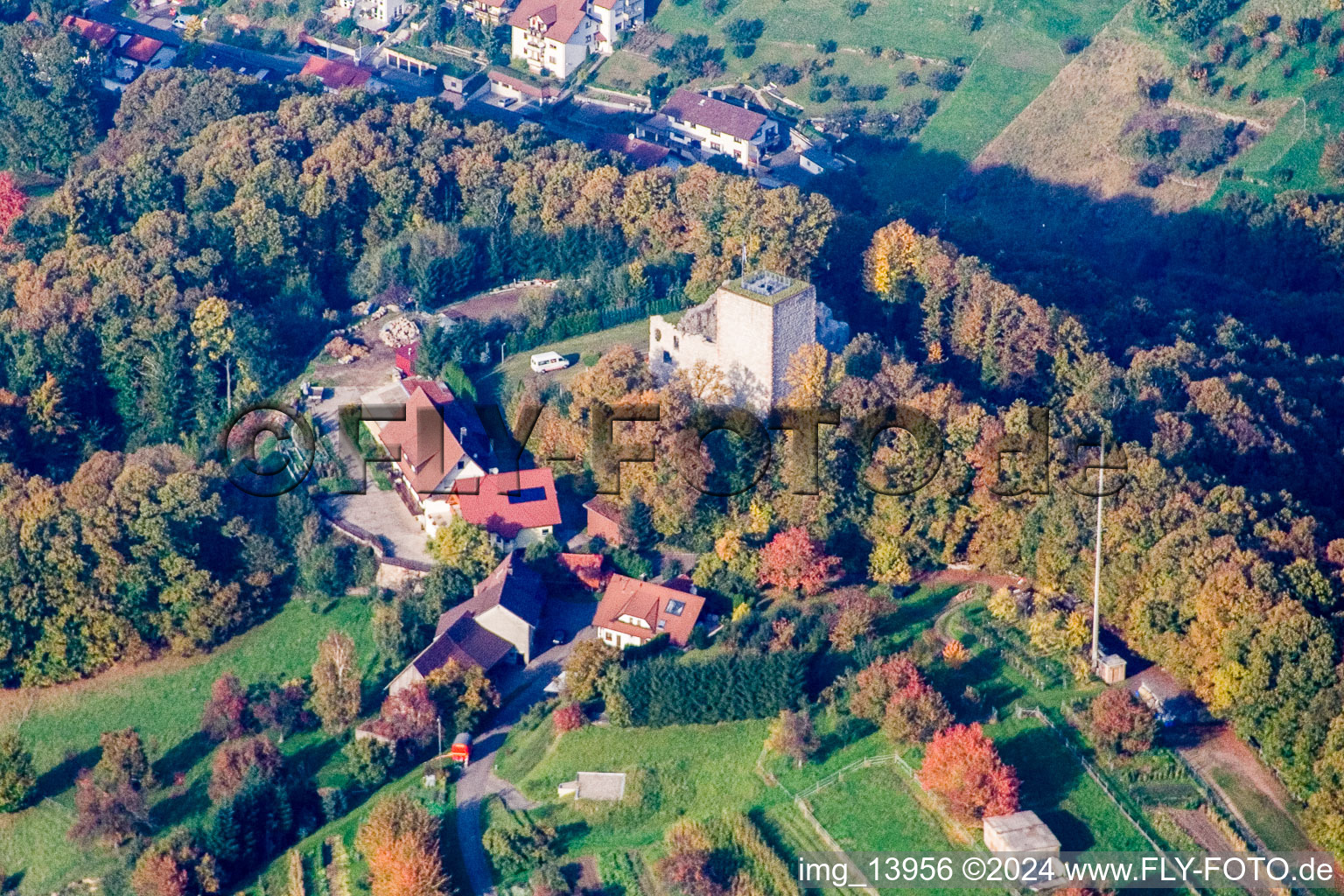 Vue aérienne de Structure de la tour d'observation à le quartier Matzenhöfe in Lauf dans le département Bade-Wurtemberg, Allemagne