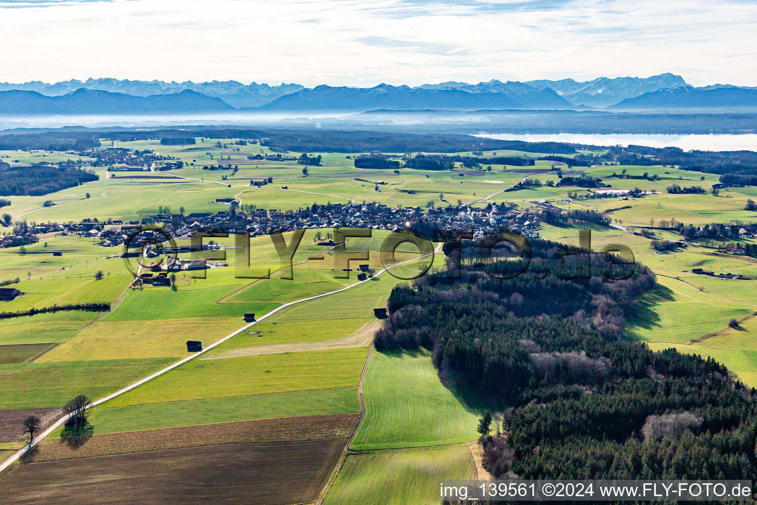 Vue aérienne de Du nord à Münsing dans le département Bavière, Allemagne