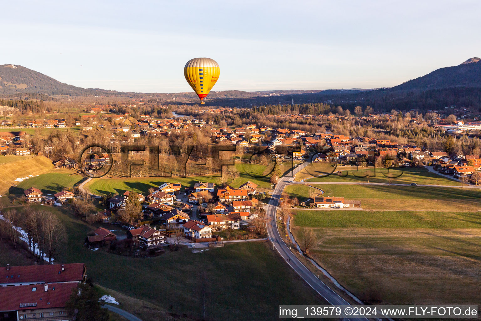 Vue aérienne de Quartier Fleck in Lenggries dans le département Bavière, Allemagne