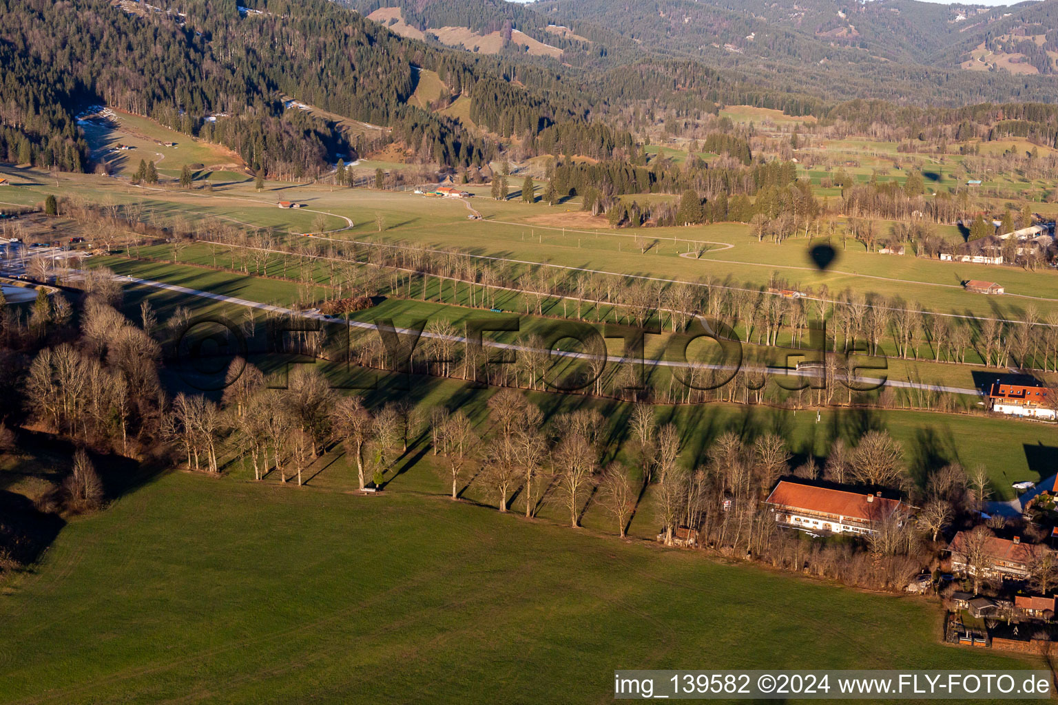 Vue aérienne de Parking Brauneck Bergbahn à Lenggries dans le département Bavière, Allemagne