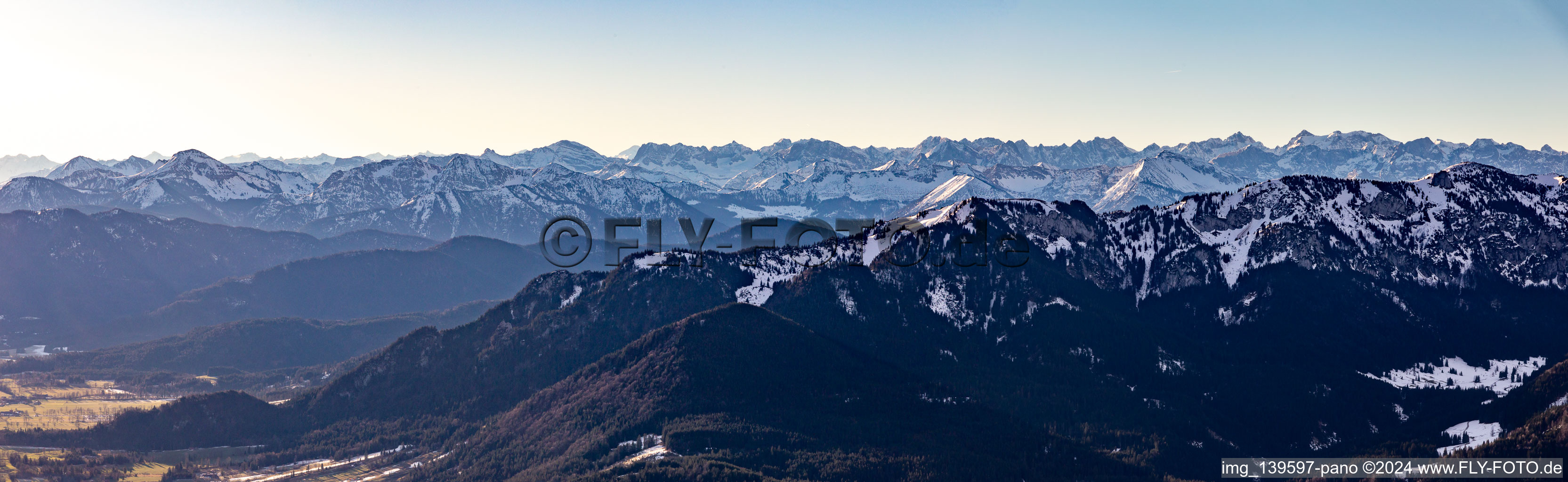 Vue aérienne de Brauneck et panorama alpin à Lenggries dans le département Bavière, Allemagne