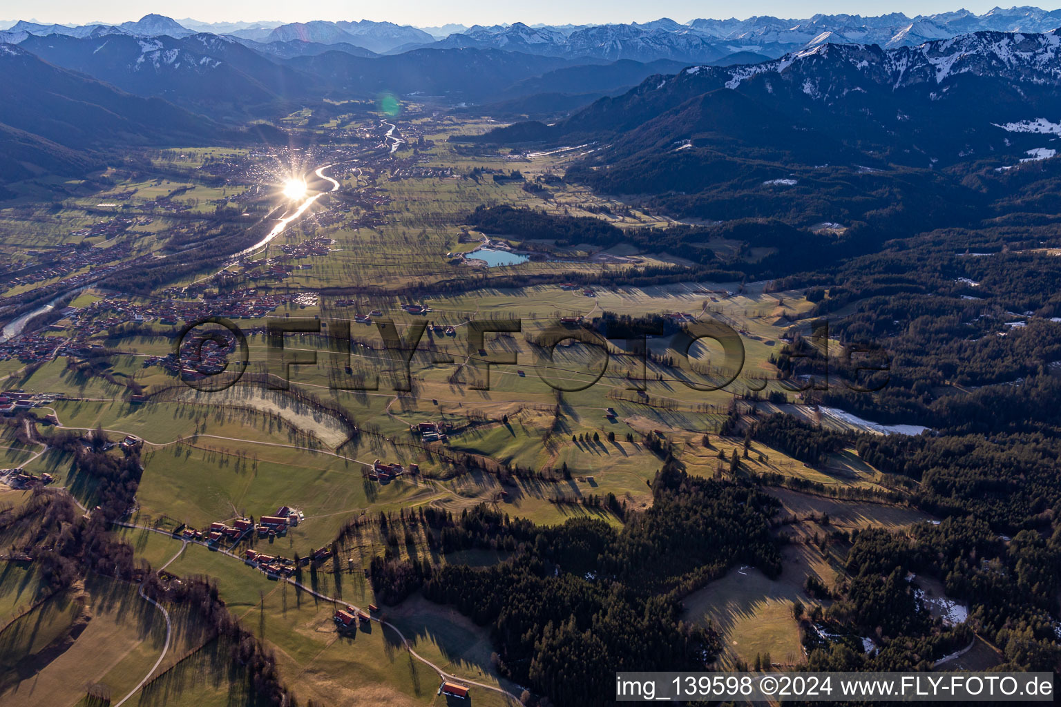 Photographie aérienne de Lever de soleil sur la vallée de l'Isar à Lenggries dans le département Bavière, Allemagne