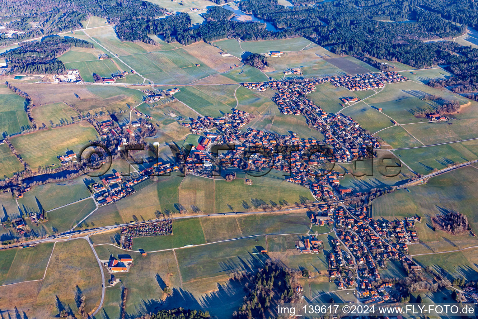 Vue aérienne de Reichersbeuern dans le département Bavière, Allemagne