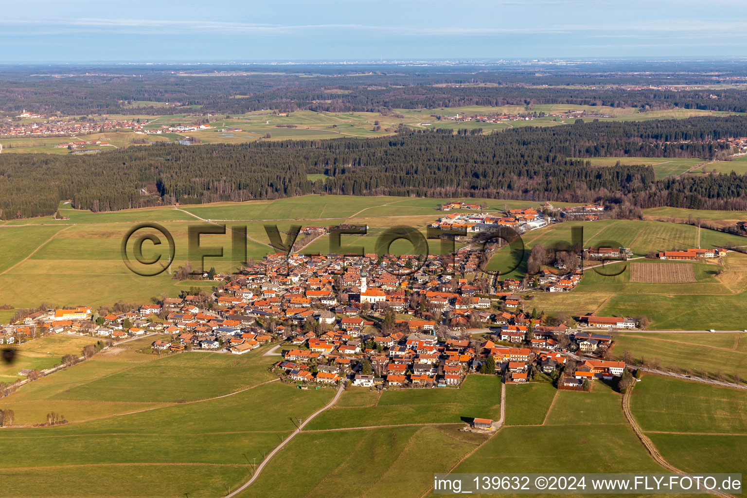 Vue aérienne de Du sud à Waakirchen dans le département Bavière, Allemagne