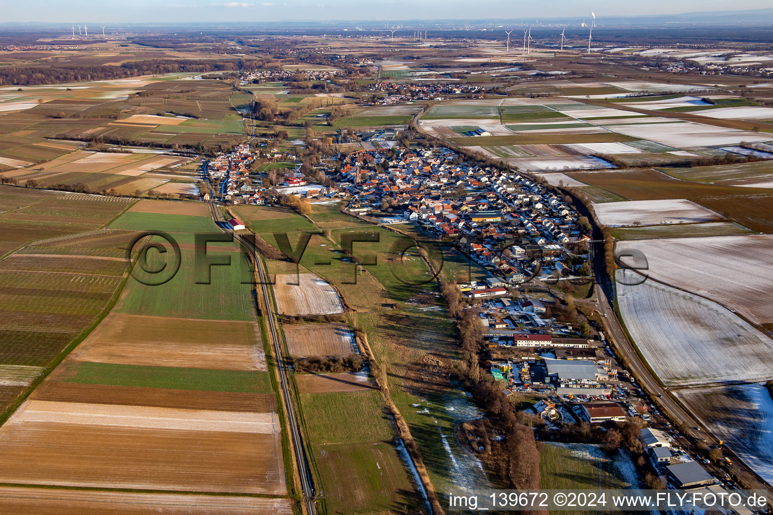 Vue aérienne de De l'ouest en hiver quand il y a de la neige à le quartier Kapellen in Kapellen-Drusweiler dans le département Rhénanie-Palatinat, Allemagne