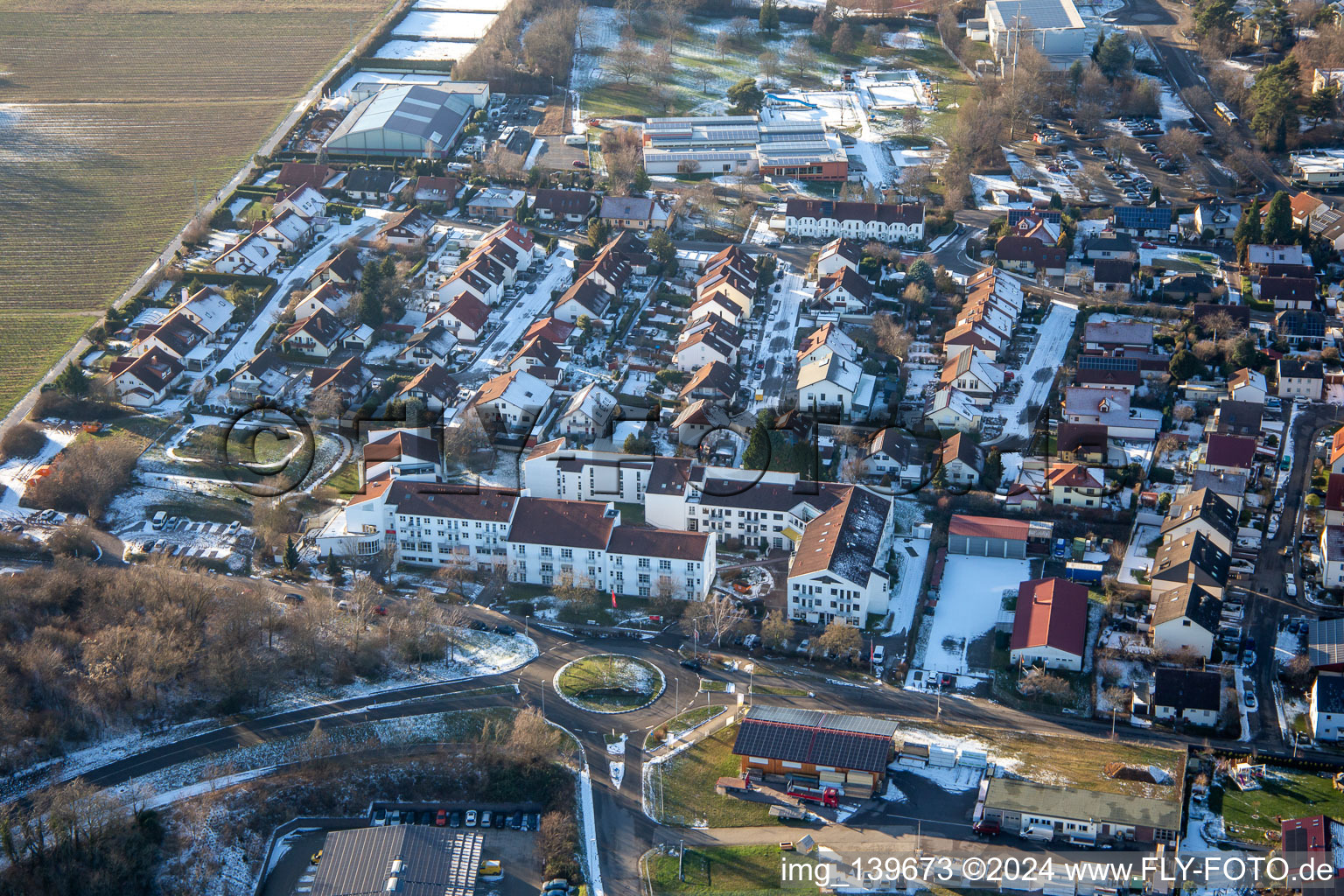 Vue aérienne de Résidence senior Pro l'hiver quand il y a de la neige à Bad Bergzabern dans le département Rhénanie-Palatinat, Allemagne