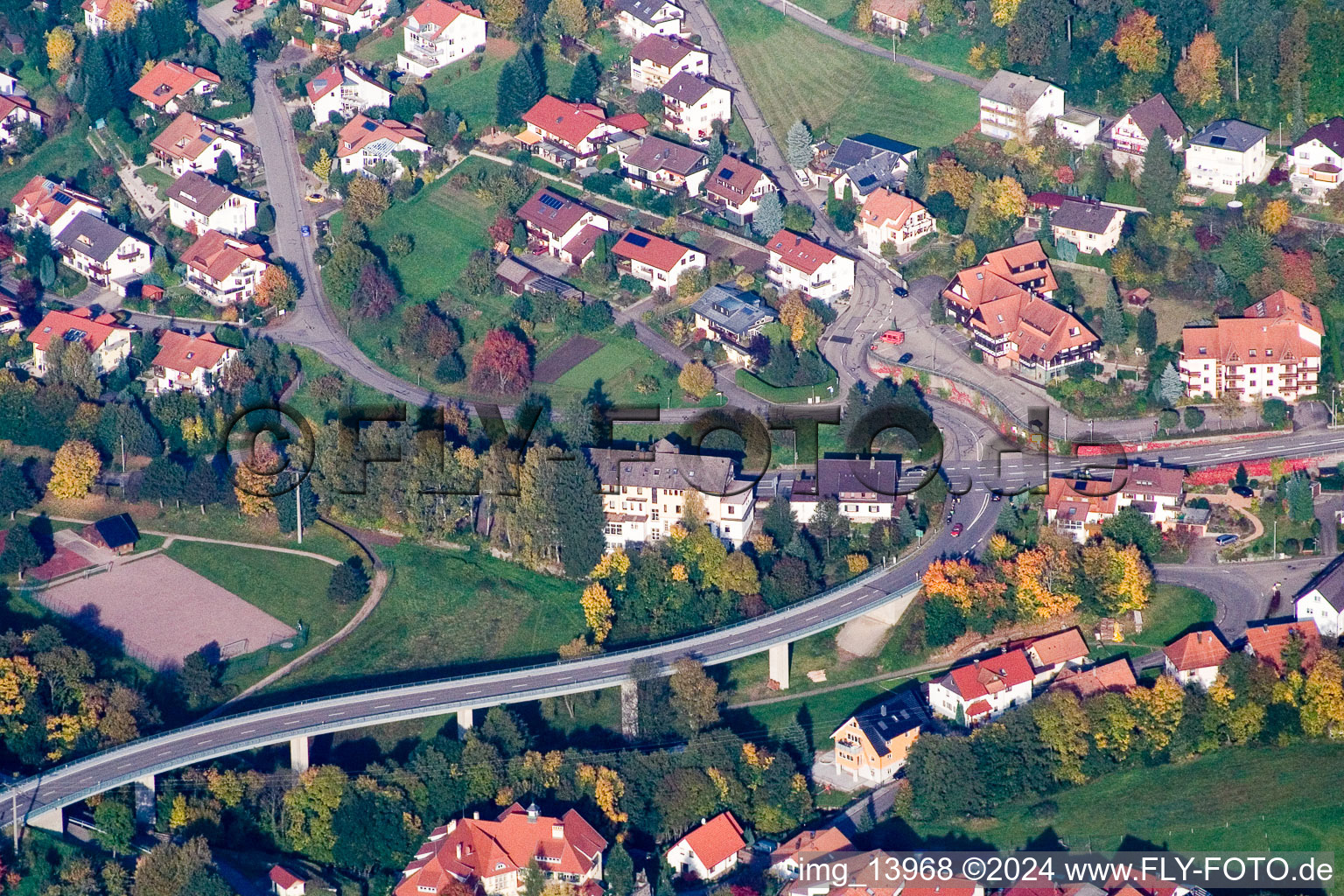 Vue aérienne de Quartier Hof in Bühlertal dans le département Bade-Wurtemberg, Allemagne