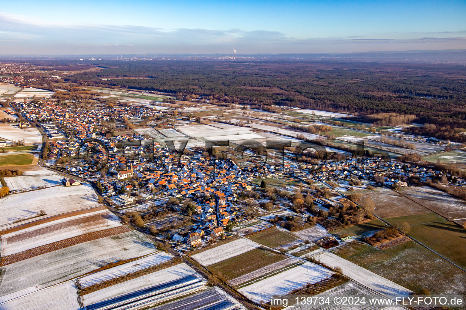 Vue aérienne de En hiver quand il y a de la neige venant de l'ouest à Kapsweyer dans le département Rhénanie-Palatinat, Allemagne