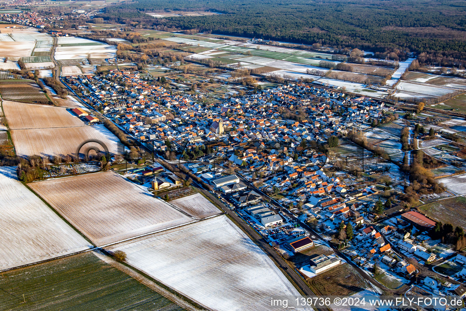 Vue aérienne de En hiver quand il y a de la neige venant de l'ouest à Steinfeld dans le département Rhénanie-Palatinat, Allemagne