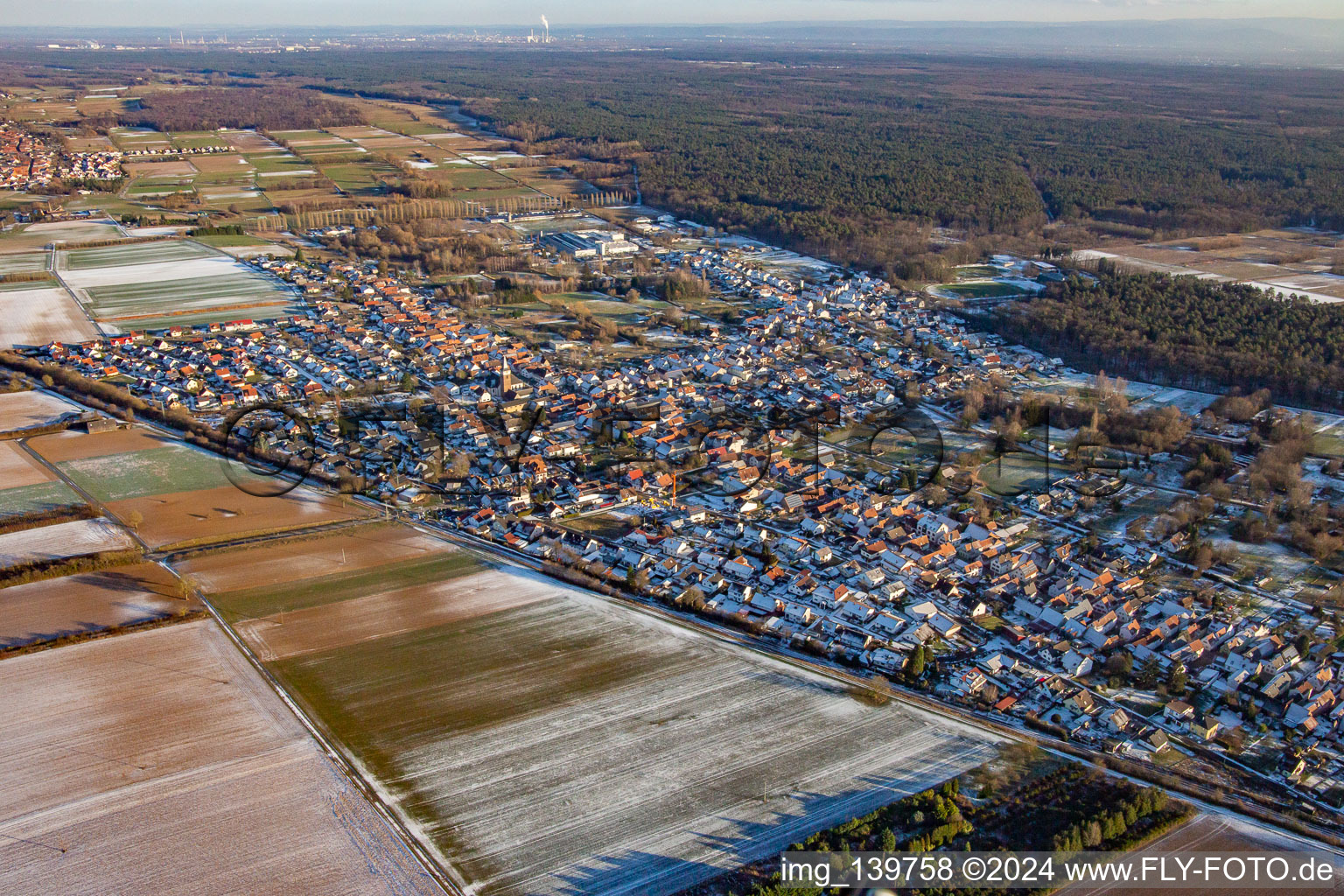 Vue aérienne de En hiver quand il y a de la neige du nord-ouest à le quartier Schaidt in Wörth am Rhein dans le département Rhénanie-Palatinat, Allemagne