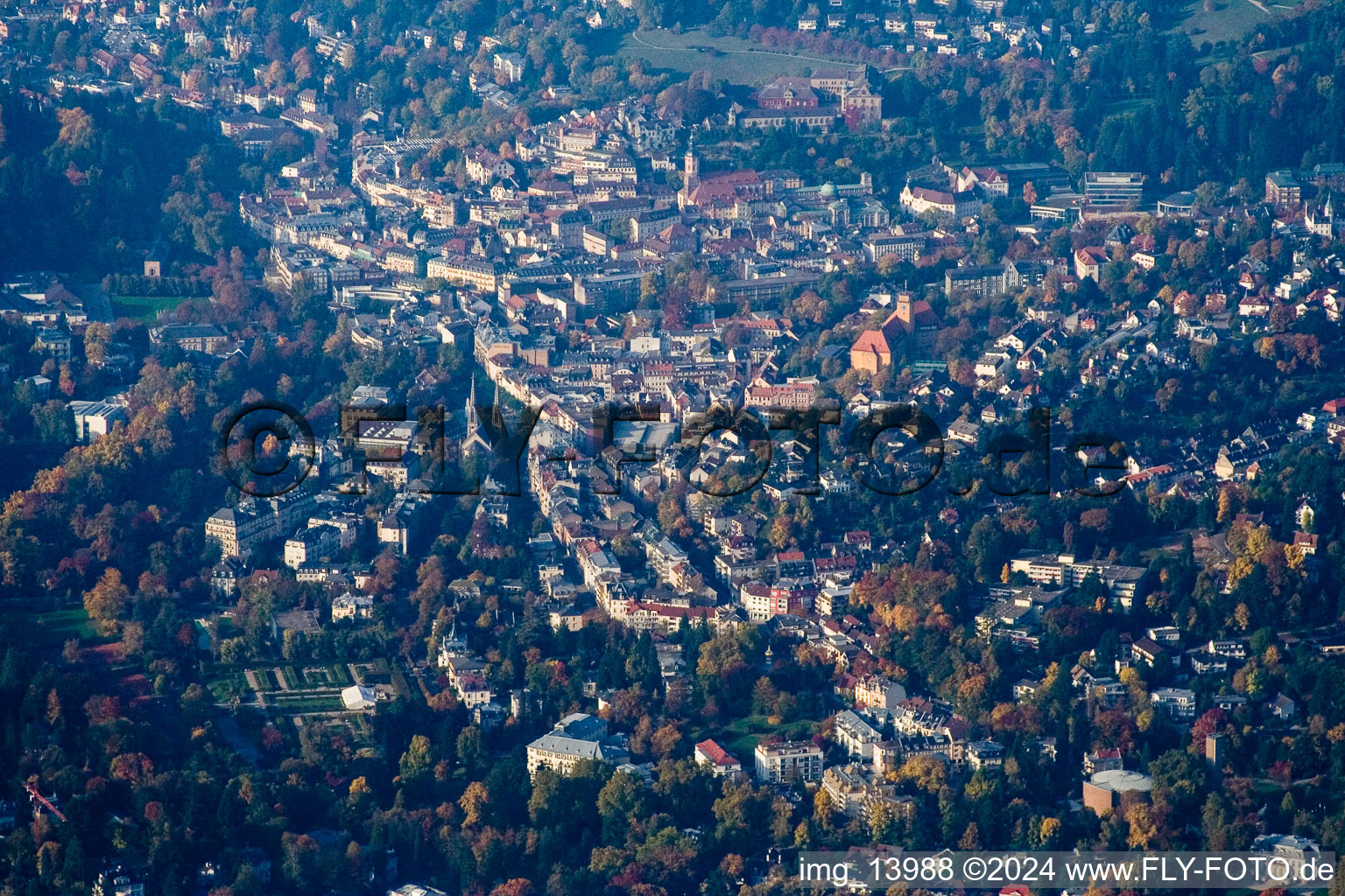 Vue aérienne de Baden-Baden dans le département Bade-Wurtemberg, Allemagne