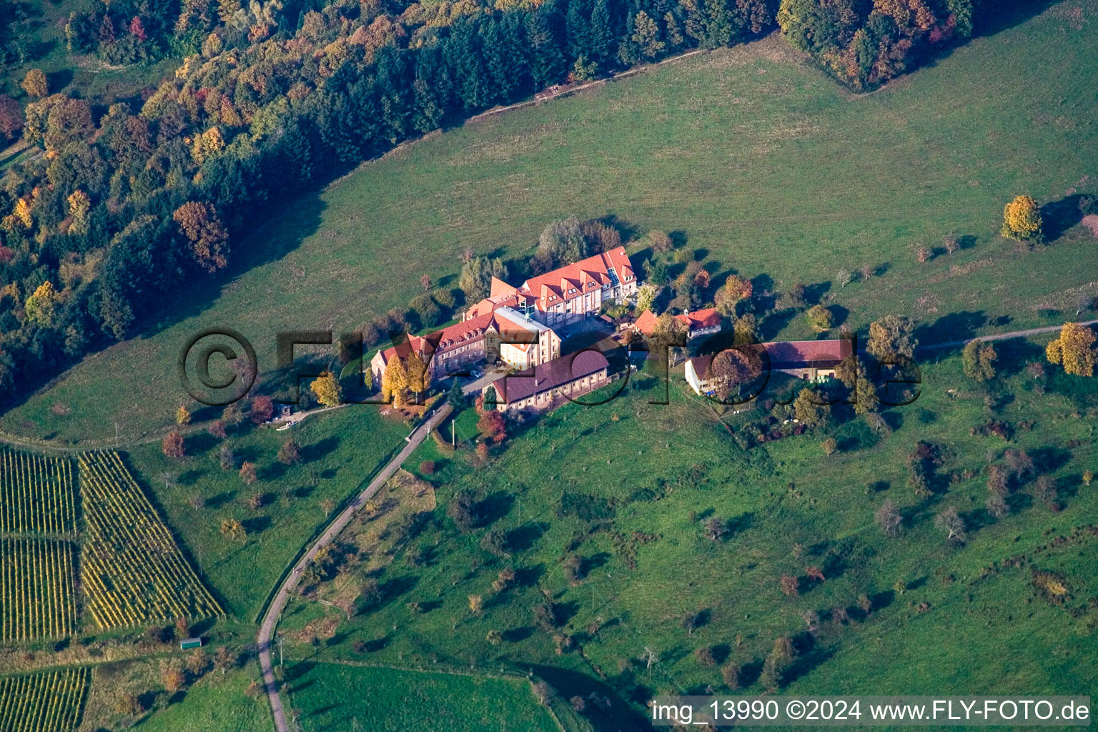 Vue aérienne de Moulin de Geroldsau à le quartier Lichtental in Baden-Baden dans le département Bade-Wurtemberg, Allemagne