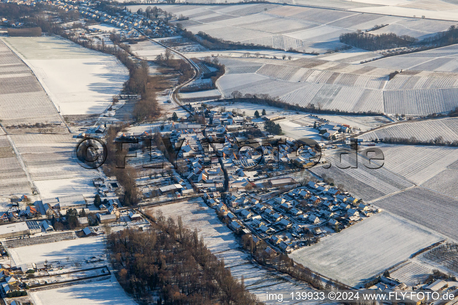 Vue aérienne de De l'ouest en hiver à le quartier Heuchelheim in Heuchelheim-Klingen dans le département Rhénanie-Palatinat, Allemagne