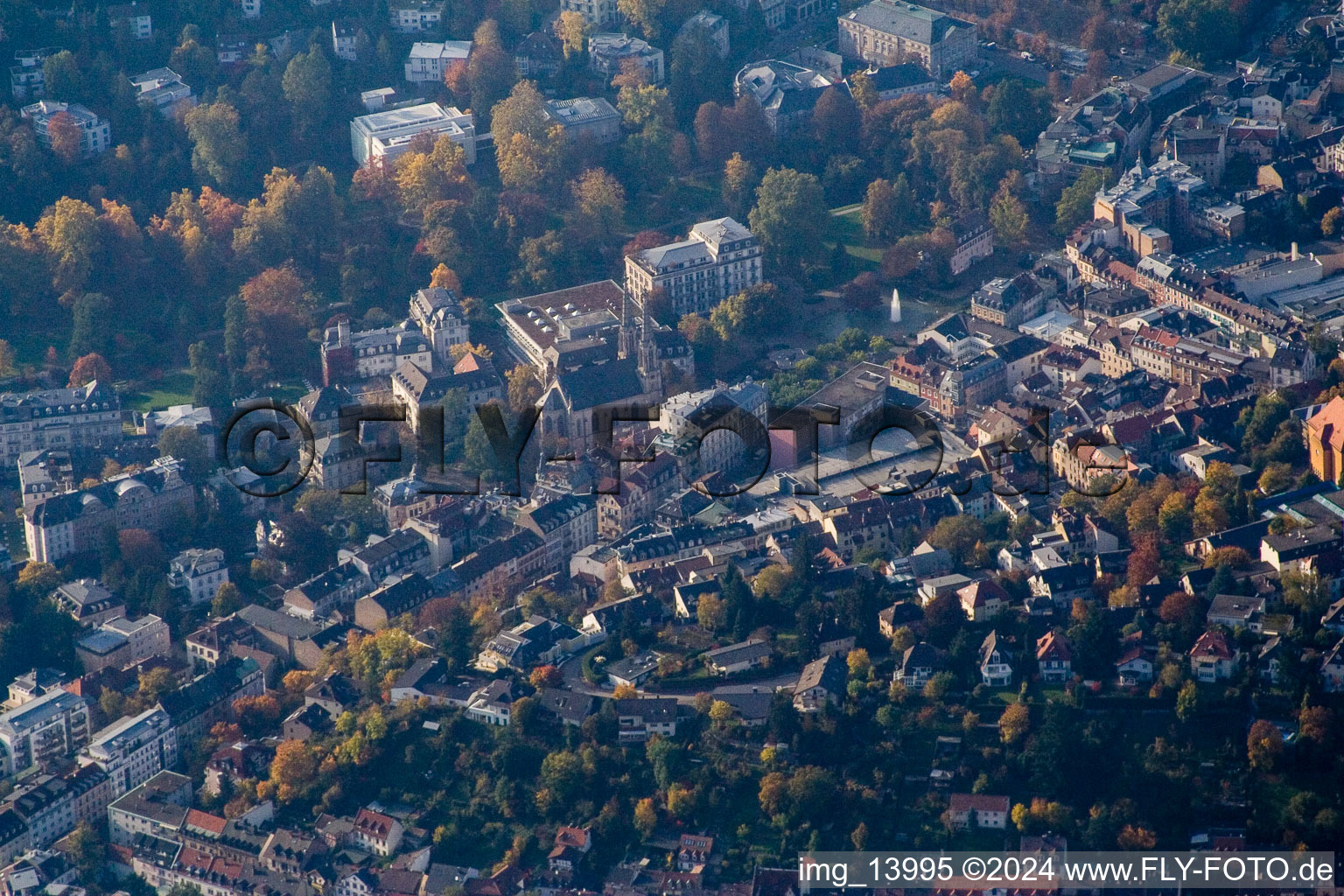 Vue aérienne de Lichtentaler Straße à Baden-Baden dans le département Bade-Wurtemberg, Allemagne