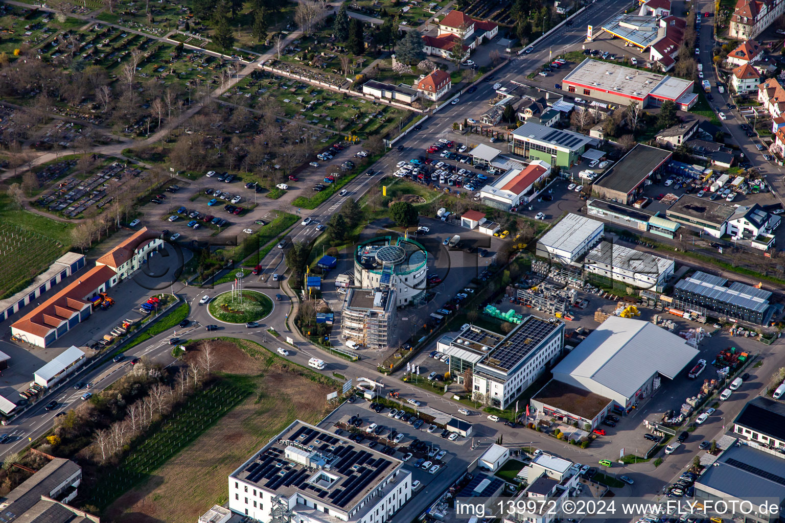 Vue aérienne de Bureau de l'ADAC à Neustadt an der Weinstraße dans le département Rhénanie-Palatinat, Allemagne