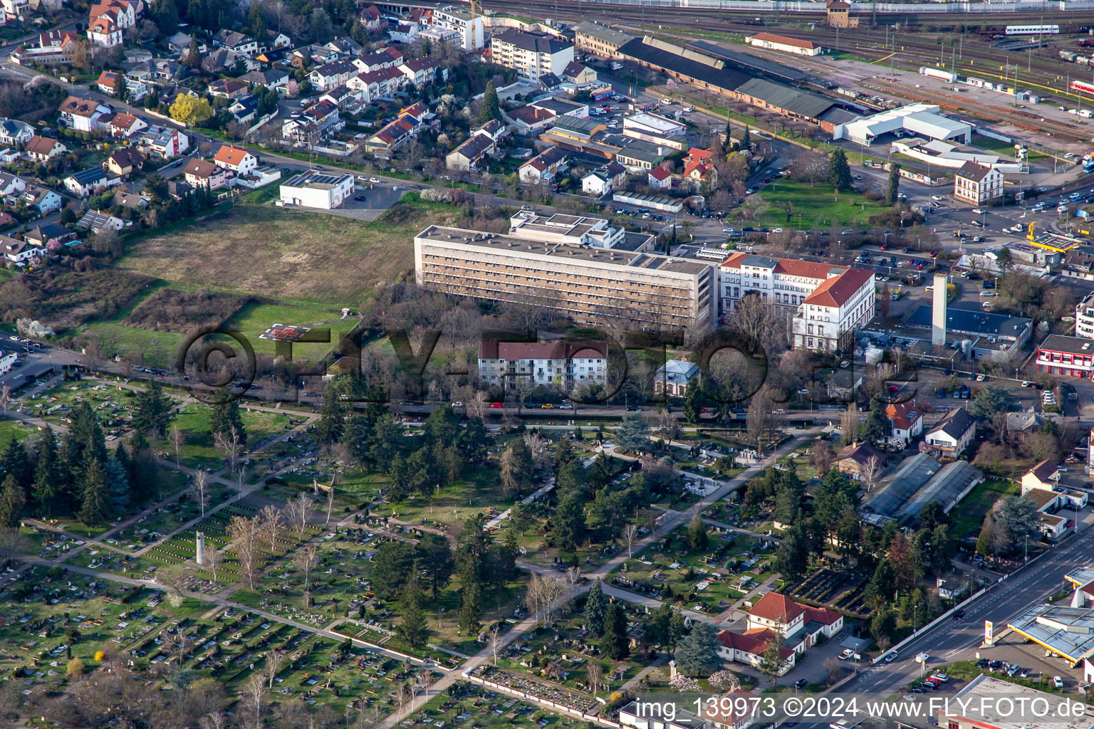 Vue aérienne de Hôpital Hetzelstift à Neustadt an der Weinstraße dans le département Rhénanie-Palatinat, Allemagne