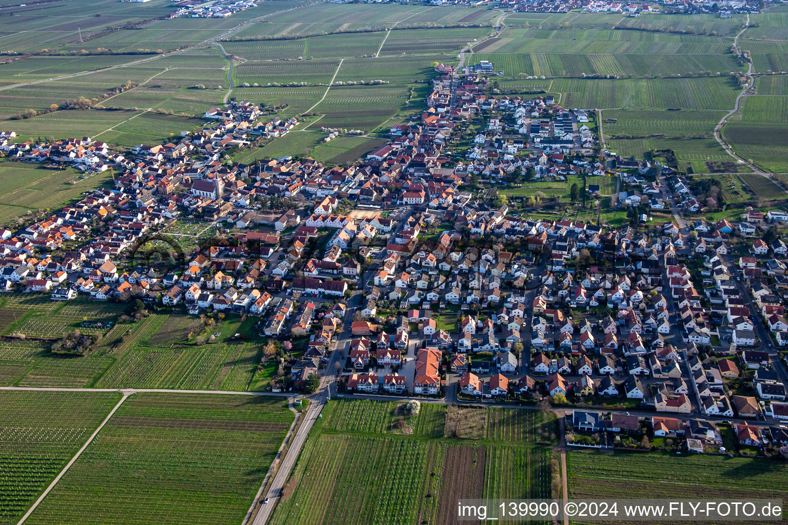 Vue aérienne de Du nord à le quartier Diedesfeld in Neustadt an der Weinstraße dans le département Rhénanie-Palatinat, Allemagne