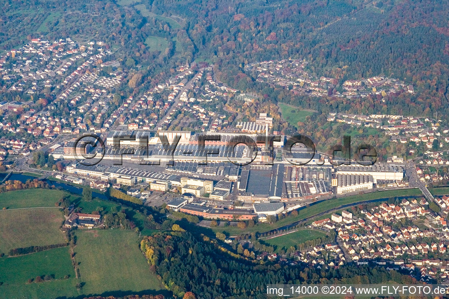 Vue aérienne de Daimler AG à Gaggenau dans le département Bade-Wurtemberg, Allemagne