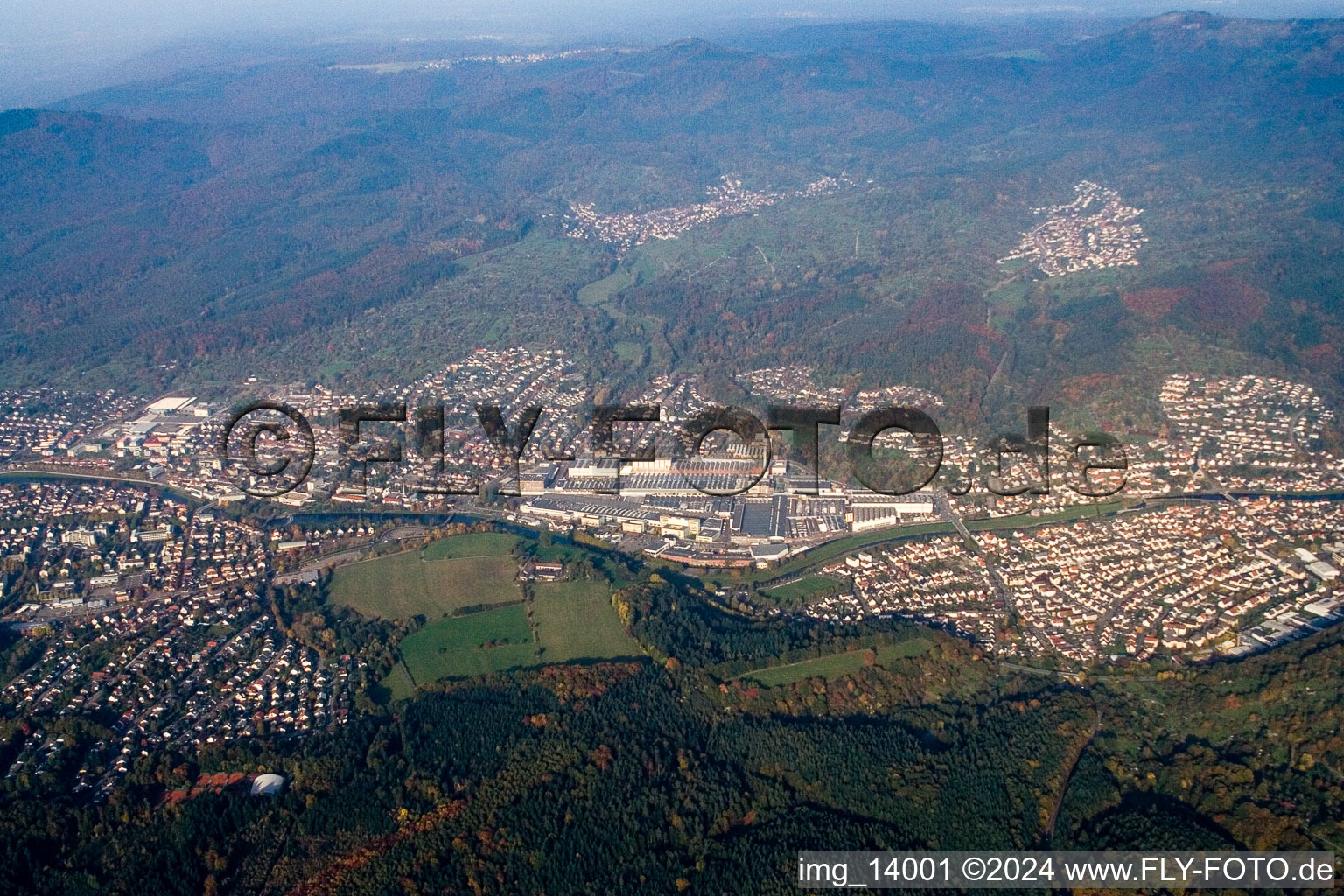 Gaggenau dans le département Bade-Wurtemberg, Allemagne du point de vue du drone