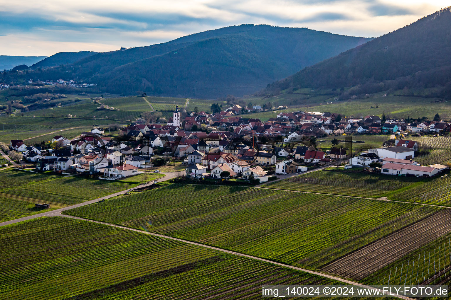 Vue aérienne de Du nord-est à le quartier Weyher in Weyher in der Pfalz dans le département Rhénanie-Palatinat, Allemagne