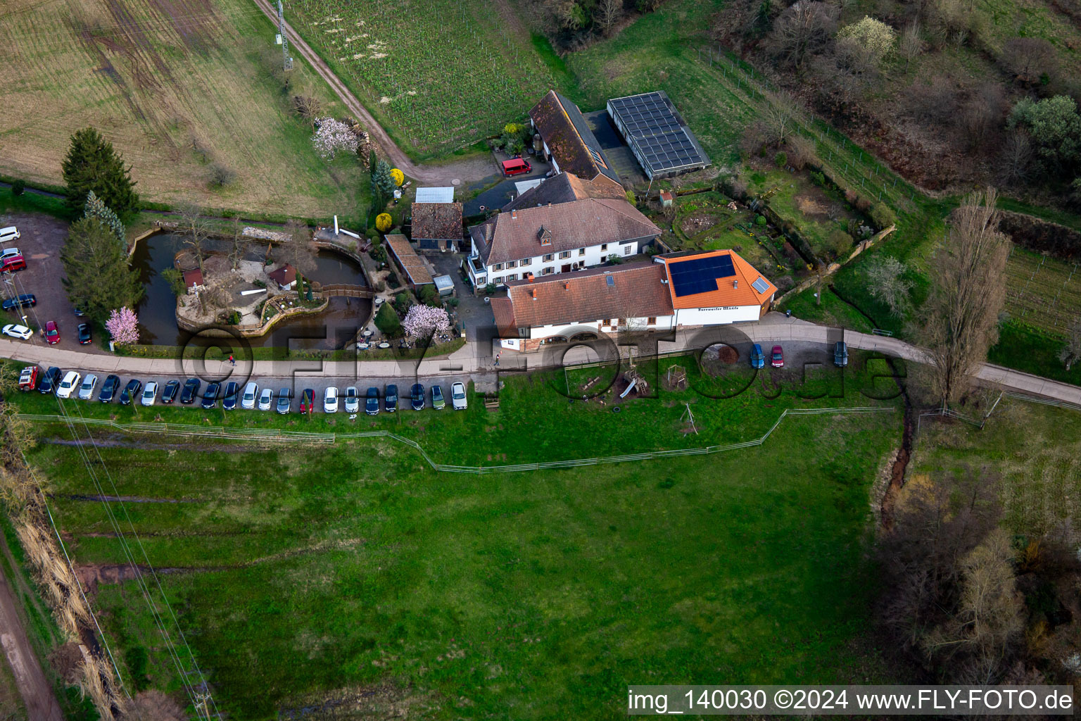 Photographie aérienne de Restaurant de campagne Burrweiler Mühle am Modenbach à Burrweiler dans le département Rhénanie-Palatinat, Allemagne