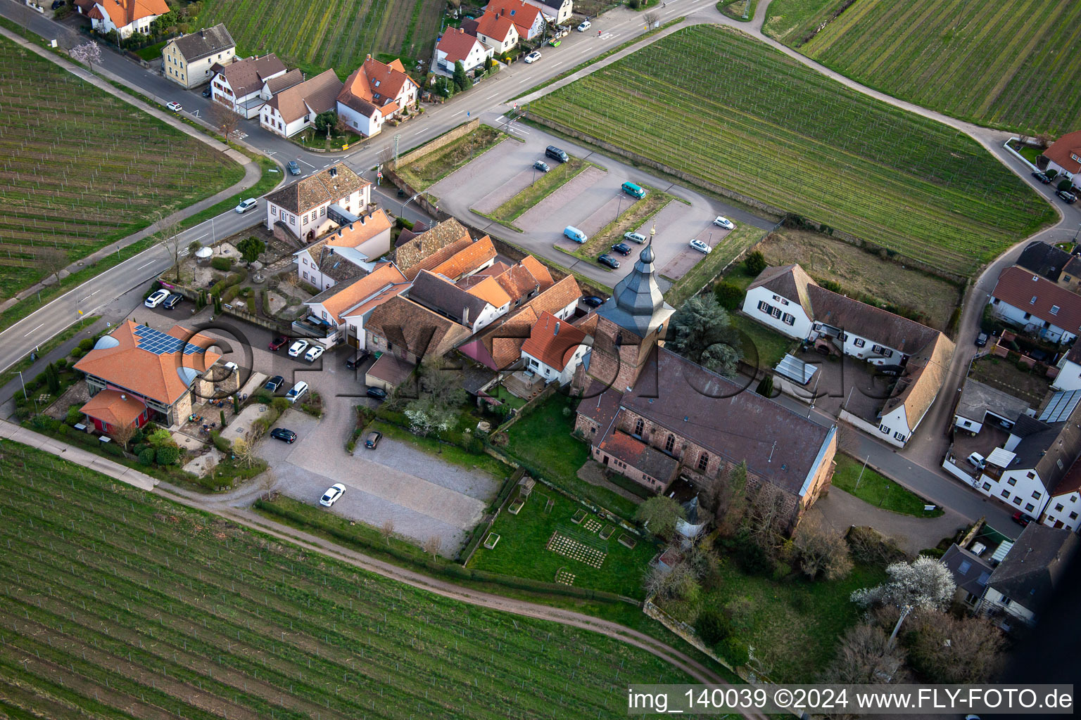 Photographie aérienne de La maison du vin - Vinothek Meßmer, Ritterhof zur Rose à Burrweiler dans le département Rhénanie-Palatinat, Allemagne