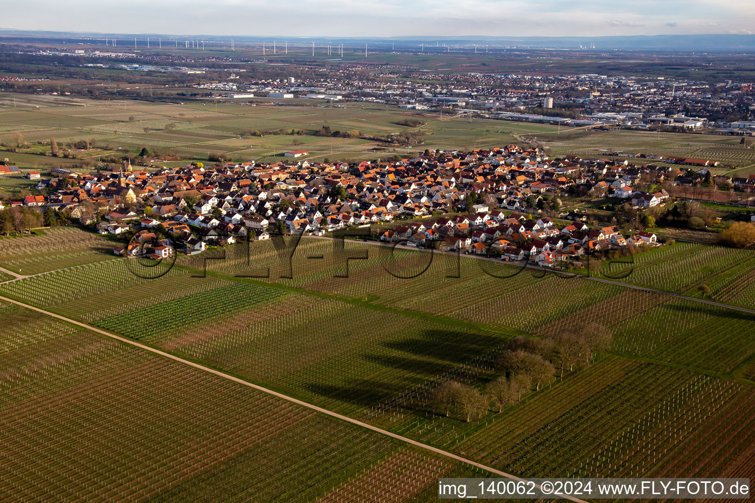 Vue aérienne de Du nord-ouest à le quartier Nußdorf in Landau in der Pfalz dans le département Rhénanie-Palatinat, Allemagne