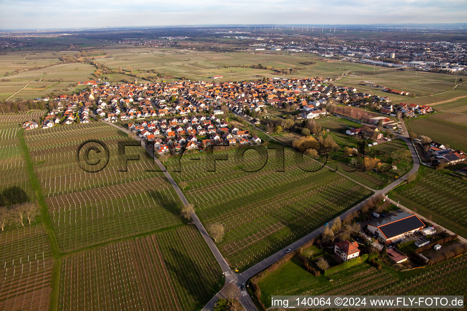 Vue aérienne de De l'ouest à le quartier Nußdorf in Landau in der Pfalz dans le département Rhénanie-Palatinat, Allemagne