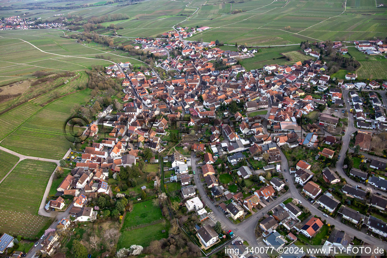 Vue aérienne de Du nord à le quartier Ilbesheim in Ilbesheim bei Landau in der Pfalz dans le département Rhénanie-Palatinat, Allemagne