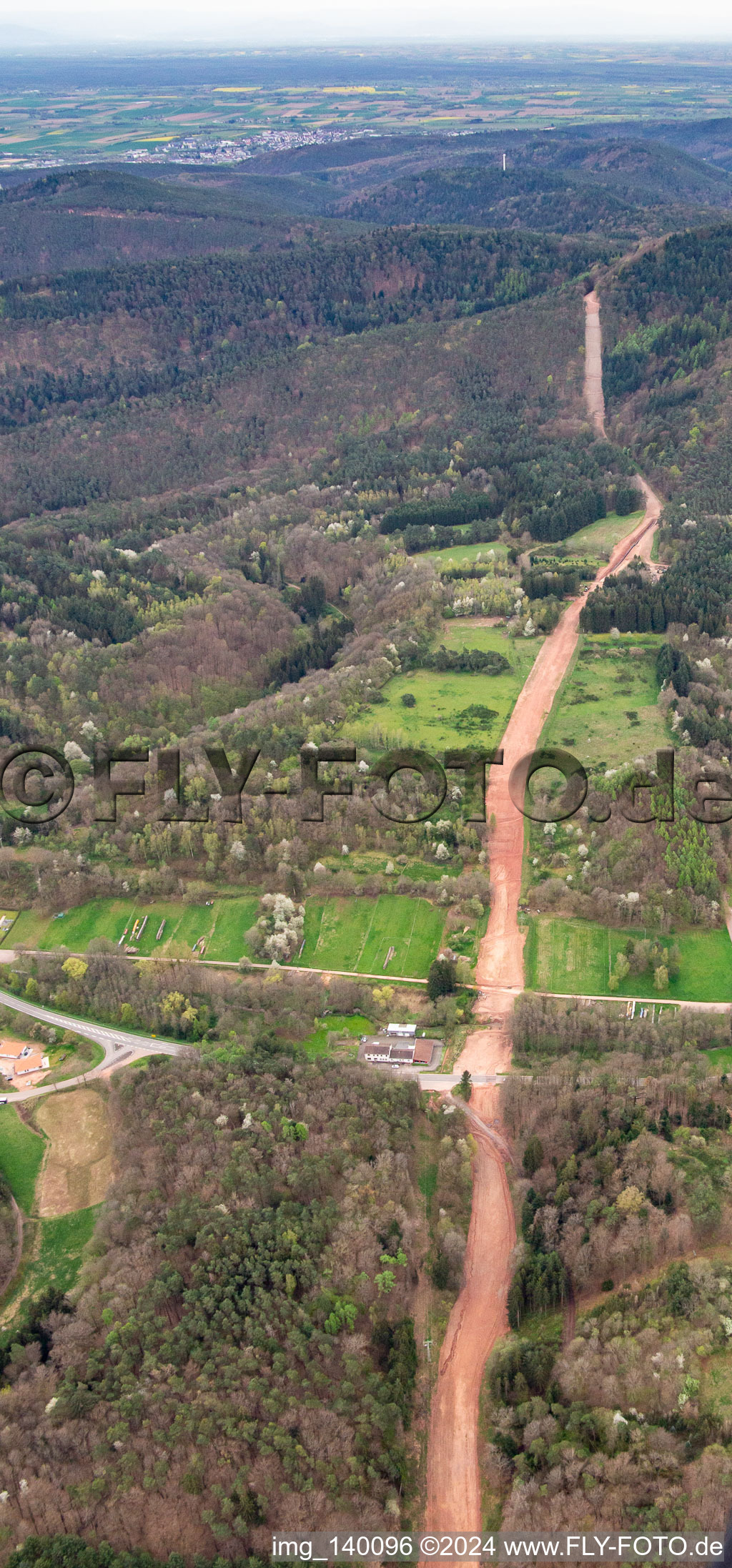 Vue aérienne de Reconstruction du tronçon de 51 km du gazoduc transeuropéen (TENP-I entre les Pays-Bas et la Suisse) entre Mittelbrunn et Klingenmünster à Silz dans le département Rhénanie-Palatinat, Allemagne