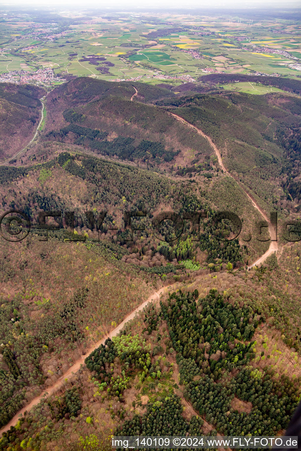 Vue aérienne de Reconstruction du tronçon de 51 km du gazoduc transeuropéen (TENP-I entre les Pays-Bas et la Suisse) entre Mittelbrunn et Klingenmünster à Klingenmünster dans le département Rhénanie-Palatinat, Allemagne