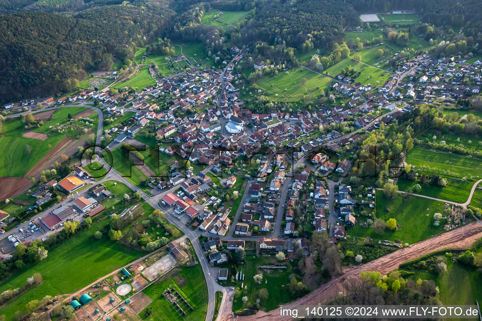 Vue aérienne de Du nord à le quartier Gossersweiler in Gossersweiler-Stein dans le département Rhénanie-Palatinat, Allemagne