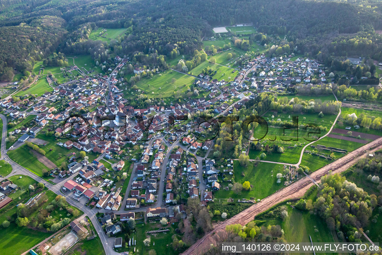 Vue aérienne de Du nord à le quartier Gossersweiler in Gossersweiler-Stein dans le département Rhénanie-Palatinat, Allemagne