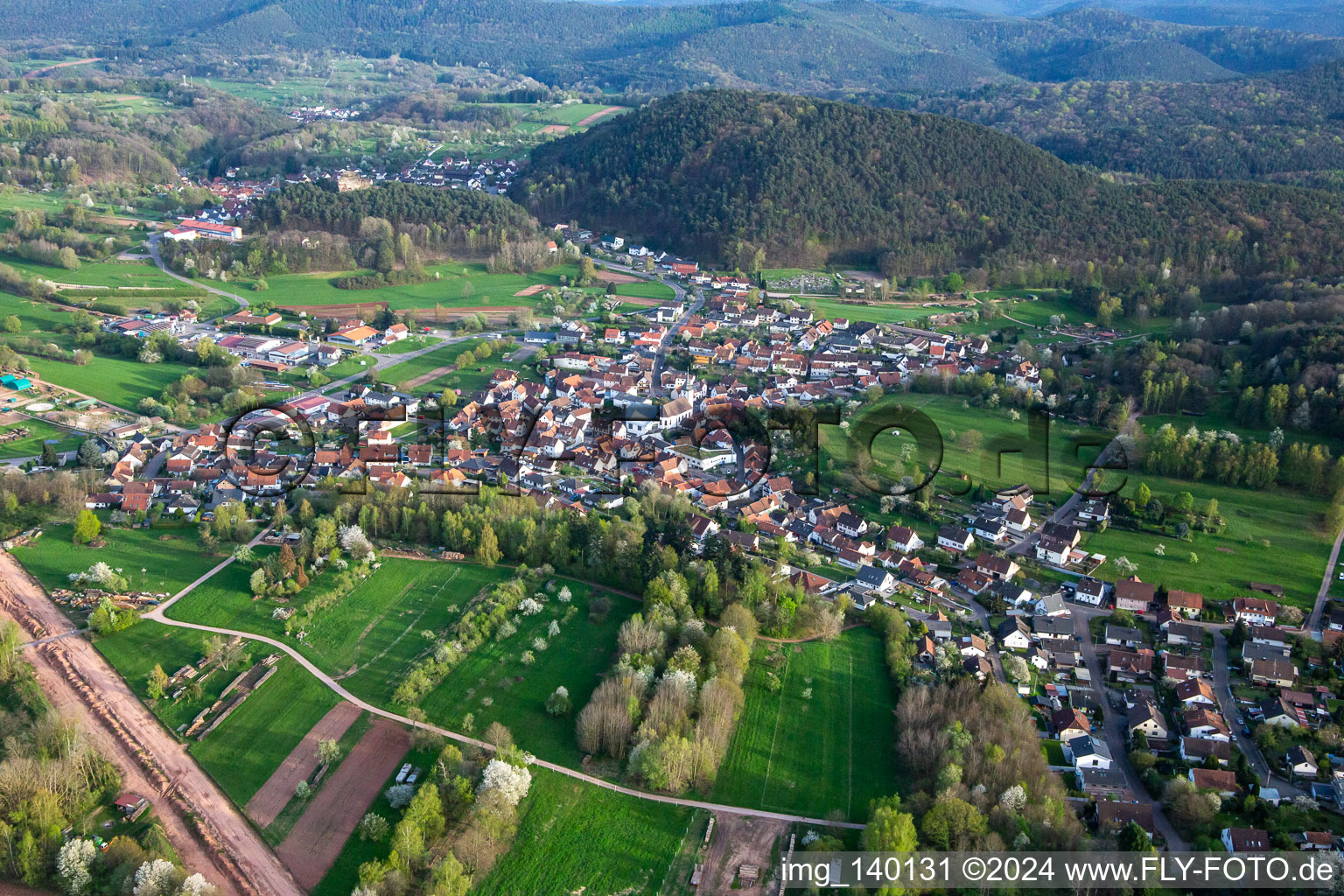 Vue aérienne de Quartier Gossersweiler in Gossersweiler-Stein dans le département Rhénanie-Palatinat, Allemagne