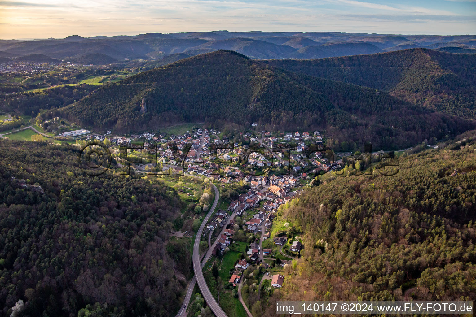Vue aérienne de Du sud-ouest à Lug dans le département Rhénanie-Palatinat, Allemagne