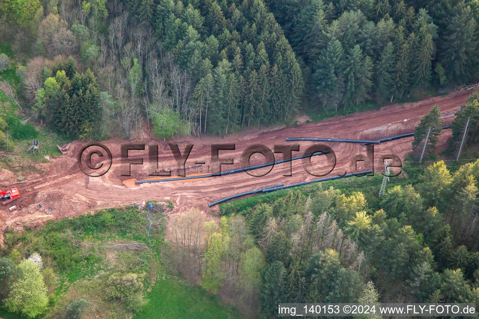 Vue oblique de Chemin à travers la forêt du Palatinat pour reconstruire le tronçon de 51 km du gazoduc transeuropéen (TENP-III des Pays-Bas à la Suisse) entre Mittelbrunn et Klingenmünster à Schwanheim dans le département Rhénanie-Palatinat, Allemagne