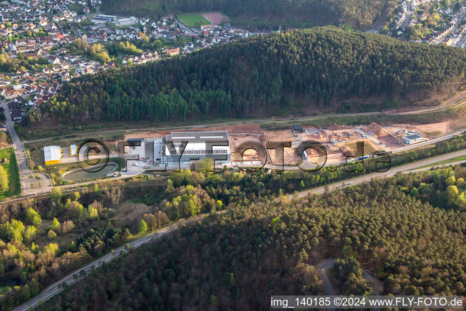 Vue aérienne de Zone industrielle de Neufeld à Wilgartswiesen dans le département Rhénanie-Palatinat, Allemagne