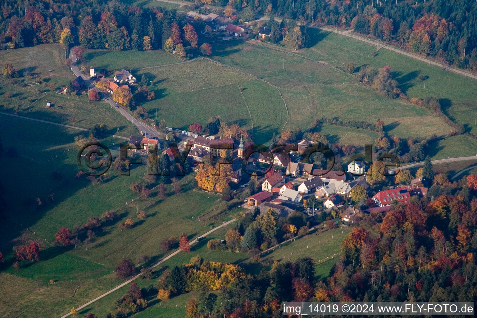 Vue aérienne de Du sud-ouest à le quartier Freiolsheim in Gaggenau dans le département Bade-Wurtemberg, Allemagne