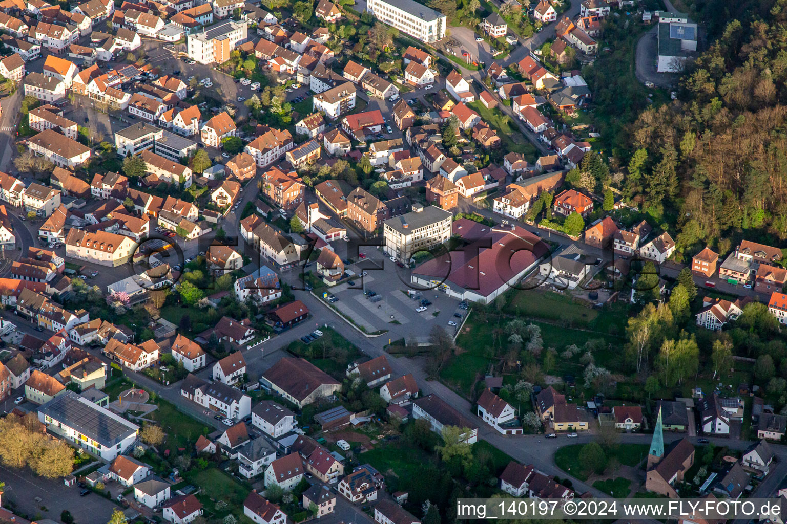 Vue aérienne de Créateur EDEKA à Hauenstein dans le département Rhénanie-Palatinat, Allemagne