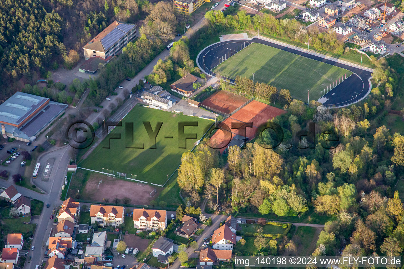 Vue aérienne de Terrains de sport du SC 1919 Hauenstein à Hauenstein dans le département Rhénanie-Palatinat, Allemagne