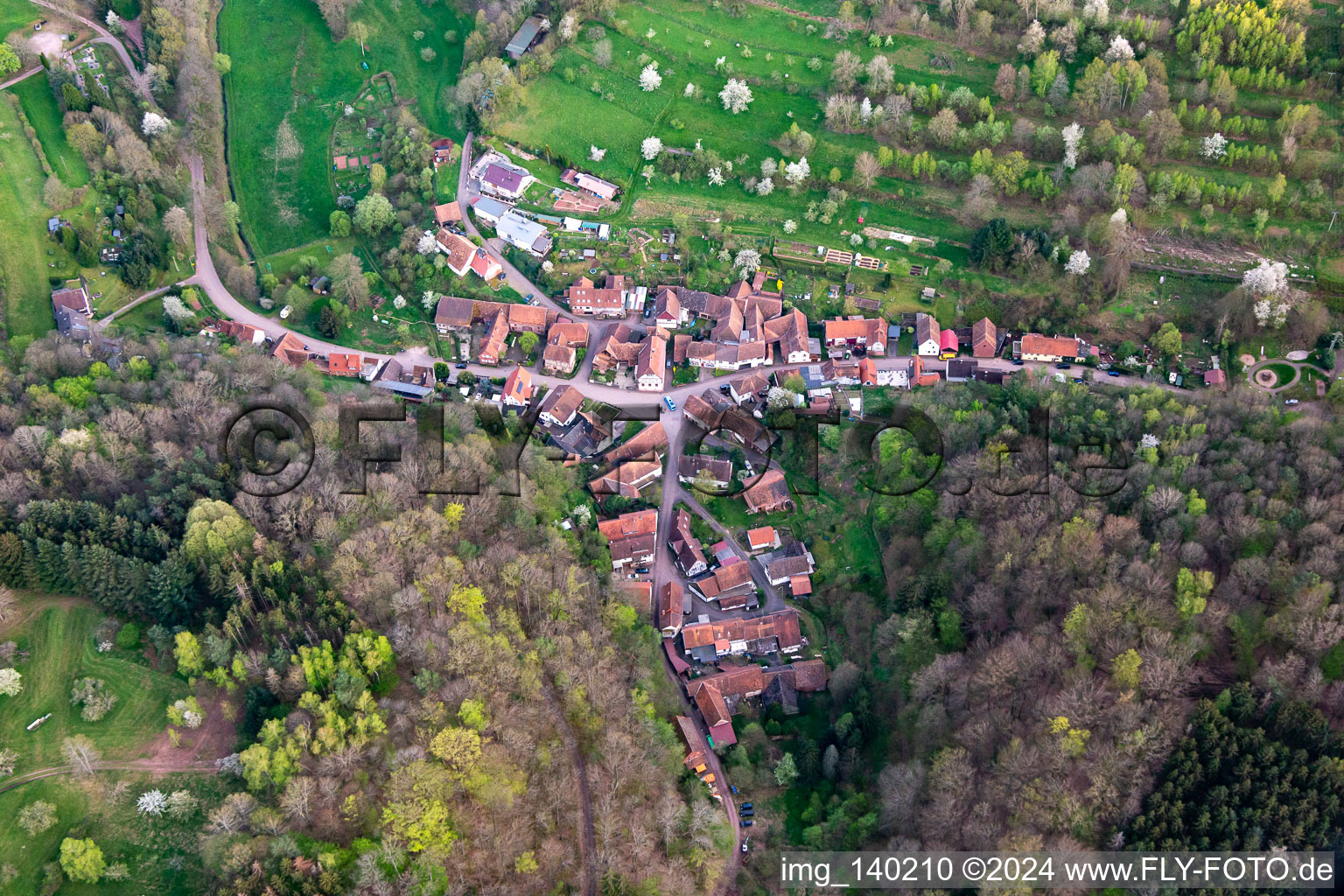 Vue aérienne de Du nord à Oberschlettenbach dans le département Rhénanie-Palatinat, Allemagne