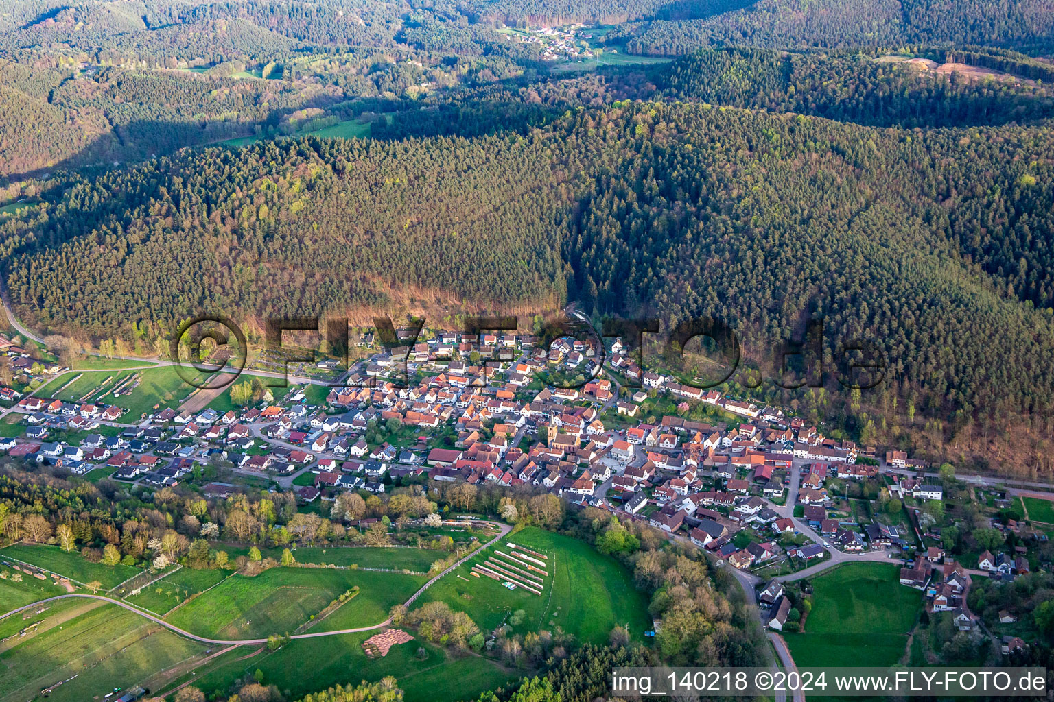 Photographie aérienne de Du nord-ouest à Vorderweidenthal dans le département Rhénanie-Palatinat, Allemagne