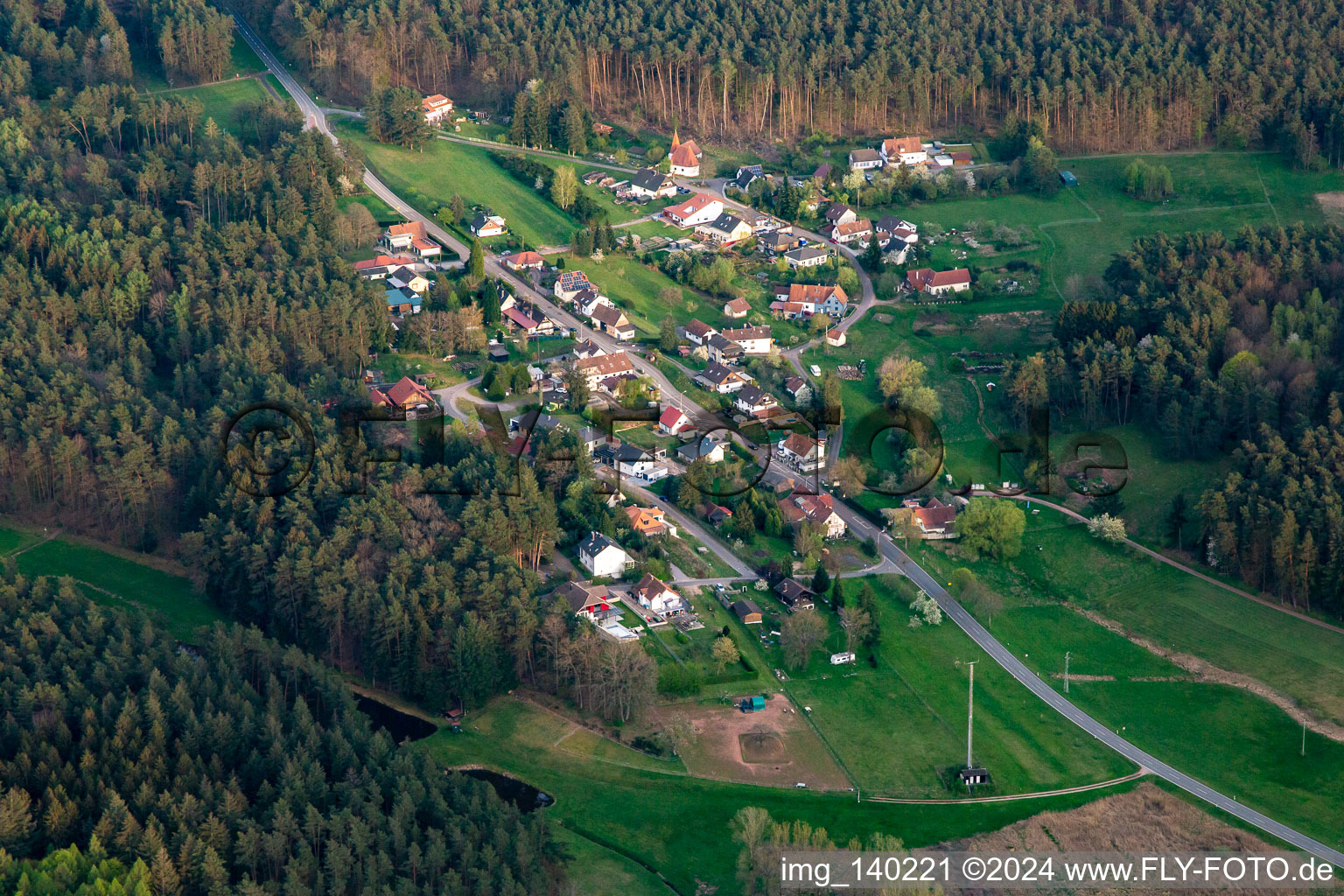 Quartier Lauterschwan in Erlenbach bei Dahn dans le département Rhénanie-Palatinat, Allemagne depuis l'avion