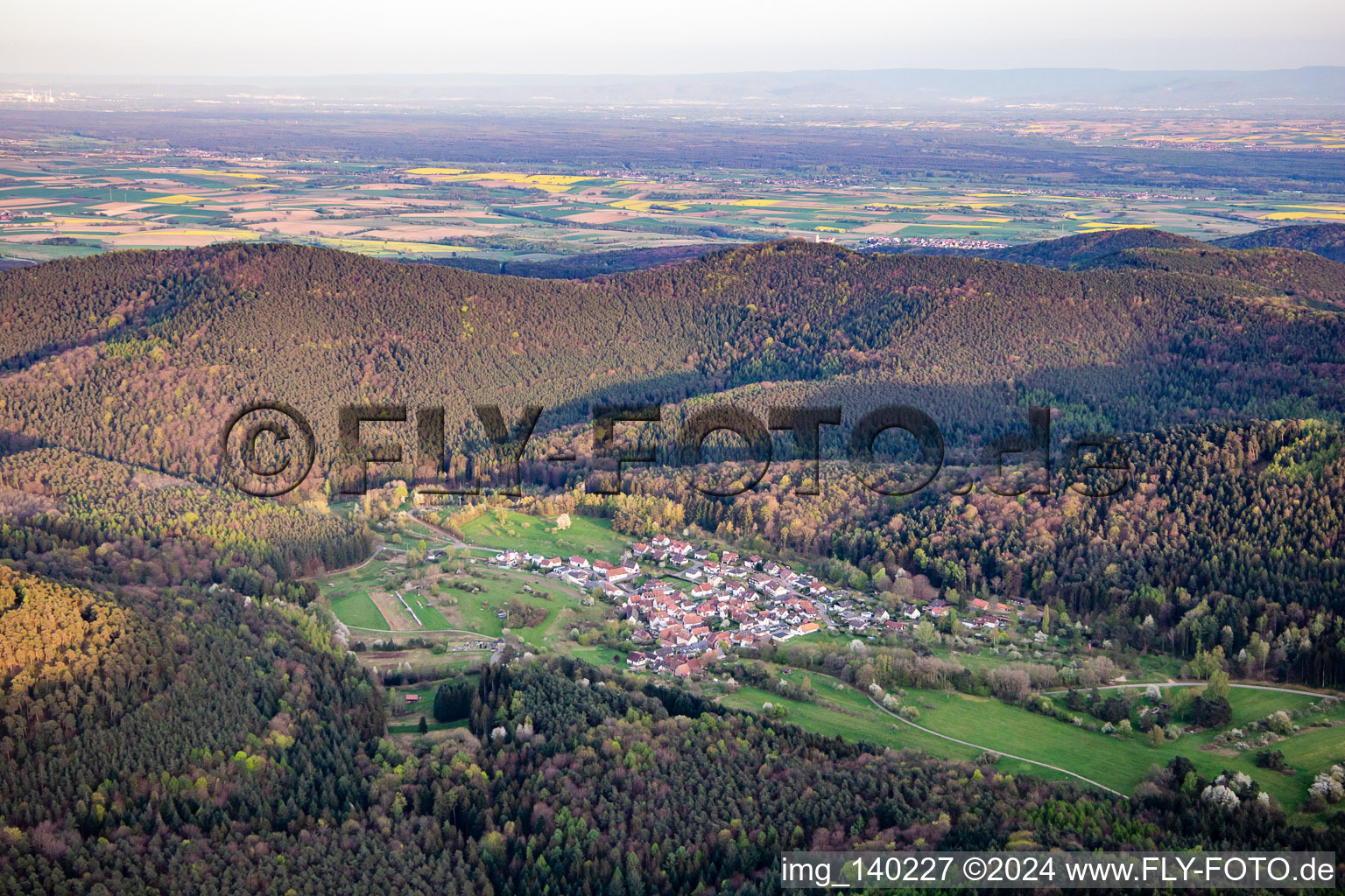 Vue aérienne de Du nord-ouest à Böllenborn dans le département Rhénanie-Palatinat, Allemagne