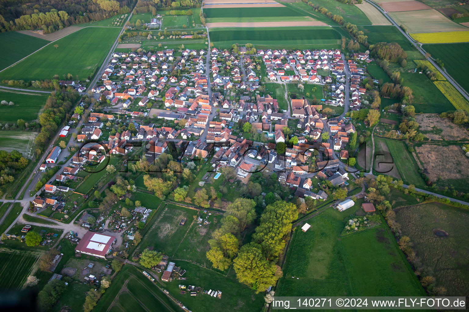 Vue aérienne de De l'ouest à Barbelroth dans le département Rhénanie-Palatinat, Allemagne