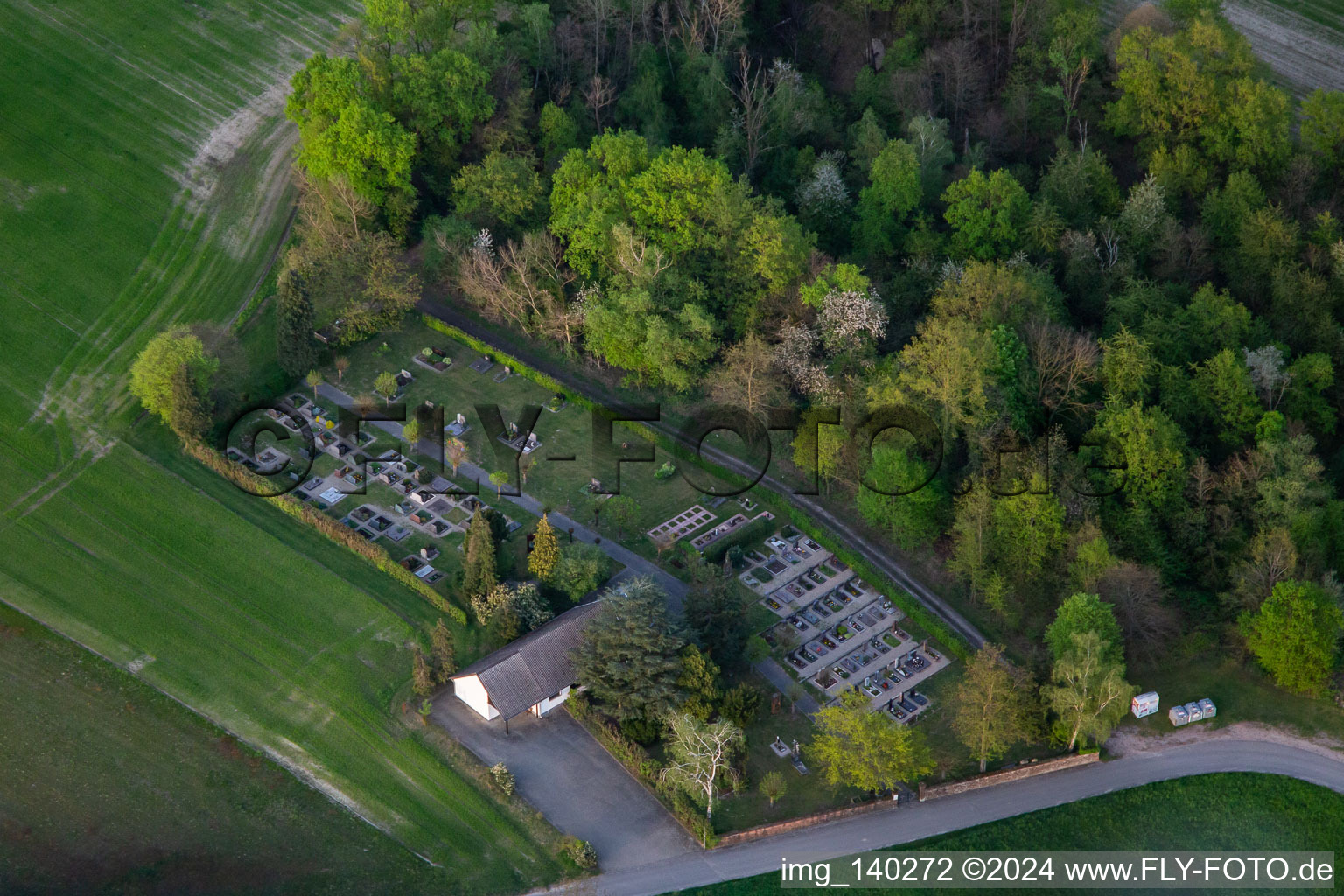 Vue aérienne de Cimetière à Barbelroth dans le département Rhénanie-Palatinat, Allemagne