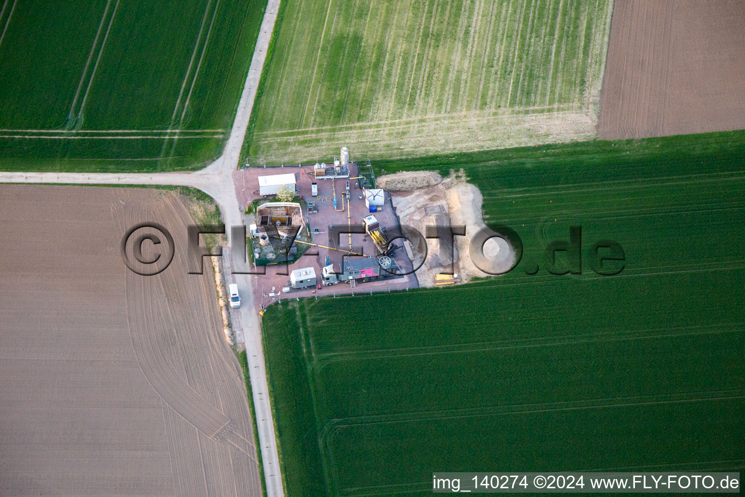 Vue aérienne de Forage de puits profonds à Barbelroth dans le département Rhénanie-Palatinat, Allemagne